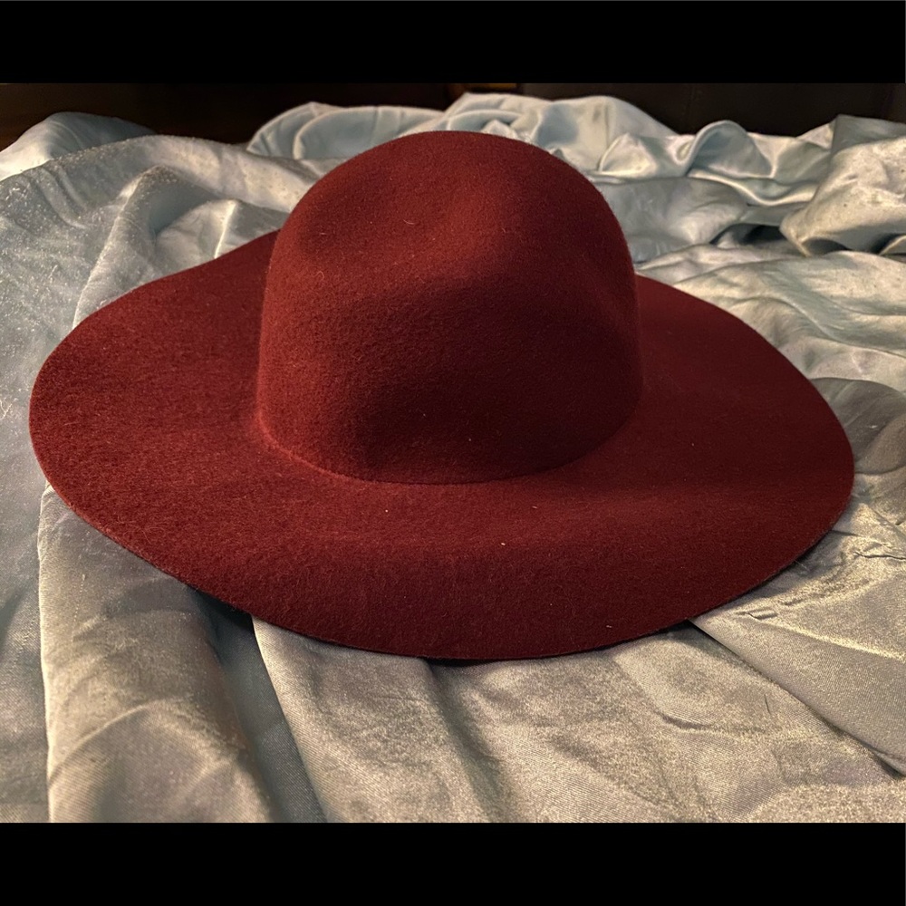 Forever 21 🌹100% Wool Circle Hat 🌹